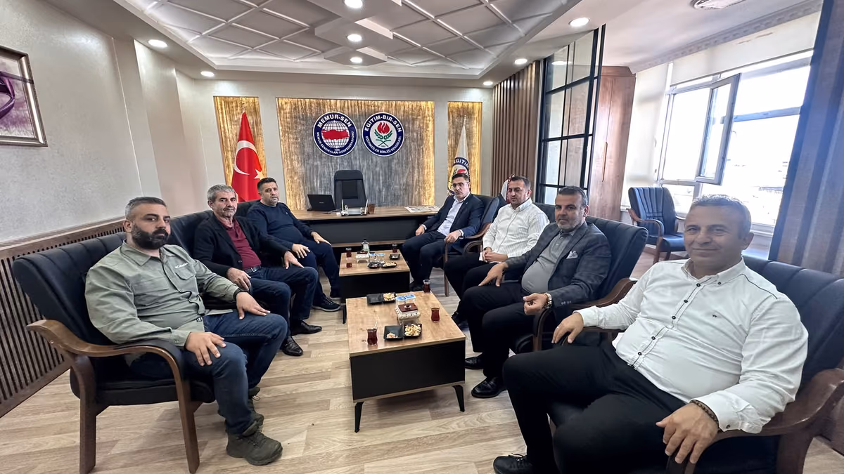 YENİDEN REFAH PARTİSİNDEN ÖNLÜ’YE HAYIRLI OLSUN ZİYARETİ
