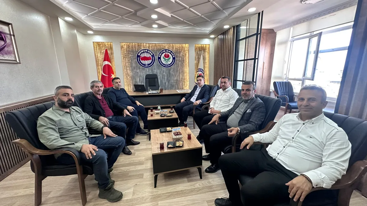 YENİDEN REFAH PARTİSİNDEN ÖNLÜ’YE HAYIRLI OLSUN ZİYARETİ