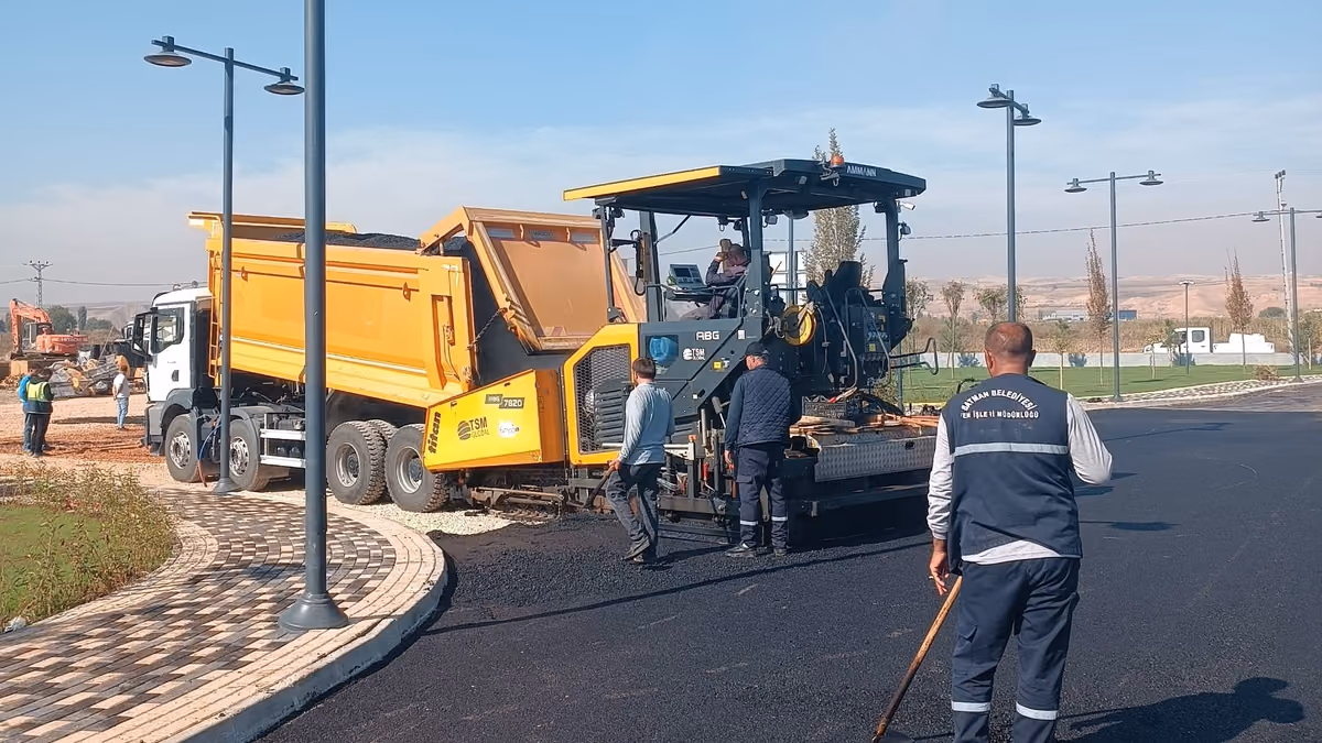 YOL VE ASFALT ÇALIŞMALARI SÜRÜYOR
