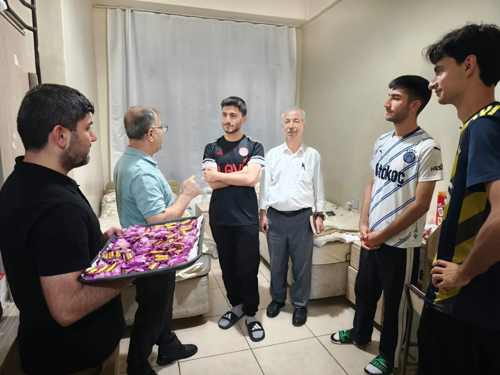 YURTLARDA YENİ ÖĞRENCİLERE SICAK KARŞILAMA