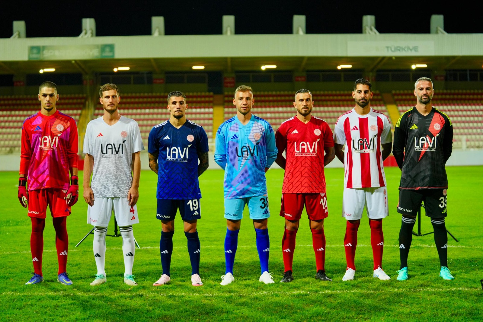 PETROLSPOR’UN YENİ SEZON FORMALARI HEYECAN YARATTI