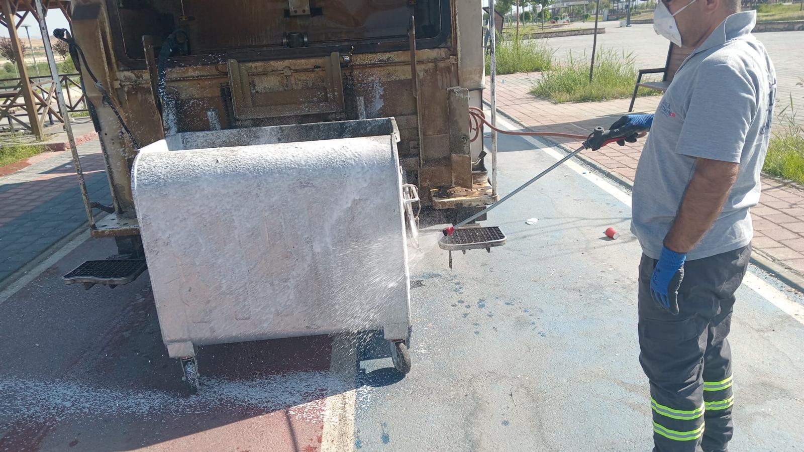 6 BİN 900 KONTEYNER YIKANDI