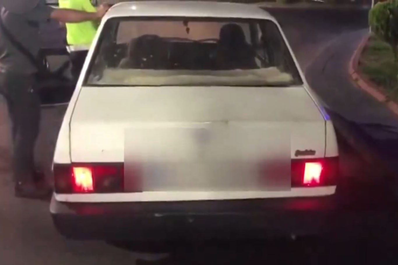 ABARTI EGZOZUN TAKILDIĞI ARAÇ TRAFİKTEN MEN EDİLDİ