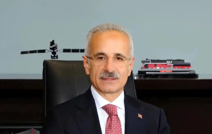 “INSTAGRAM SAAT 21:30’DA YENİDEN ERİŞİME AÇILACAK”