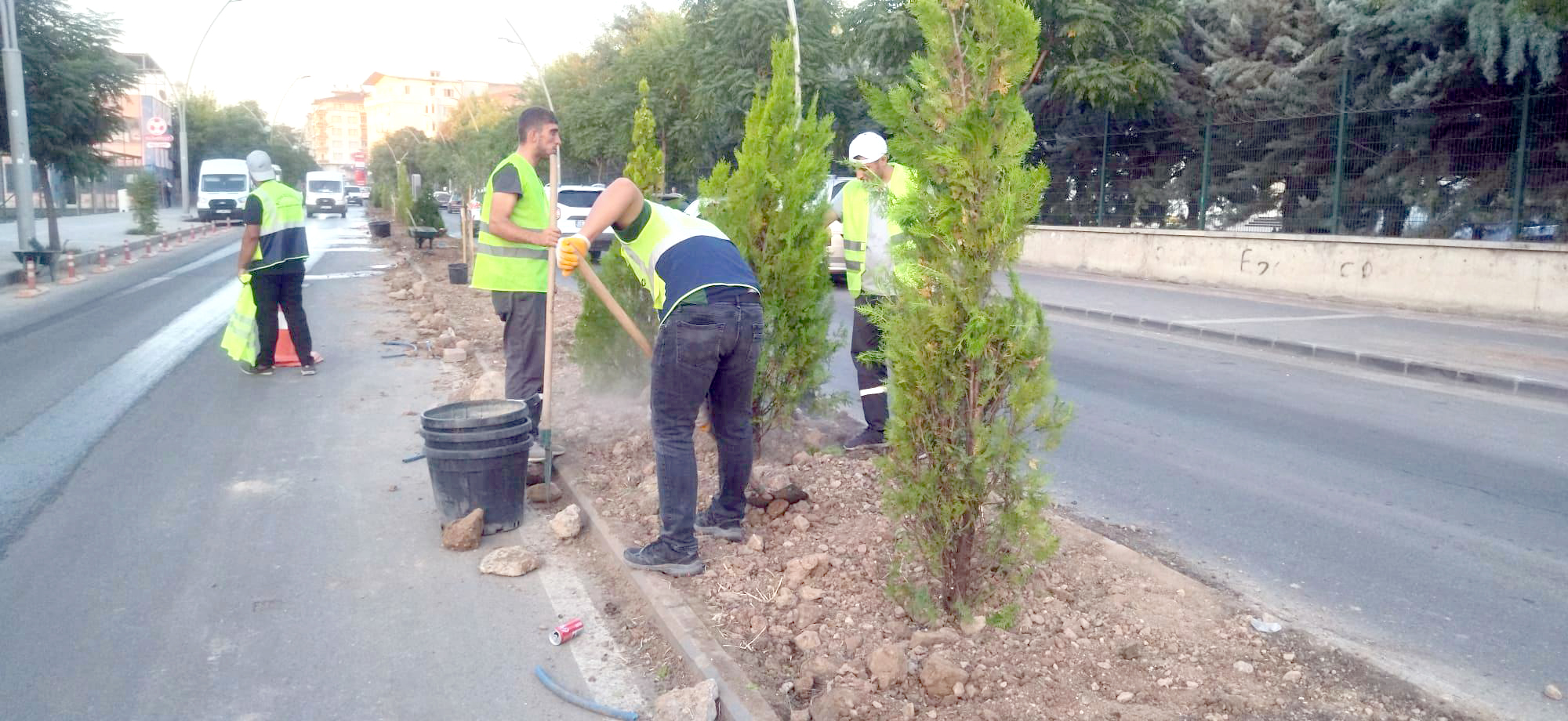 İSTASYON CADDESİ’NDE KALICI PEYZAJ DÜZENLEMESİ