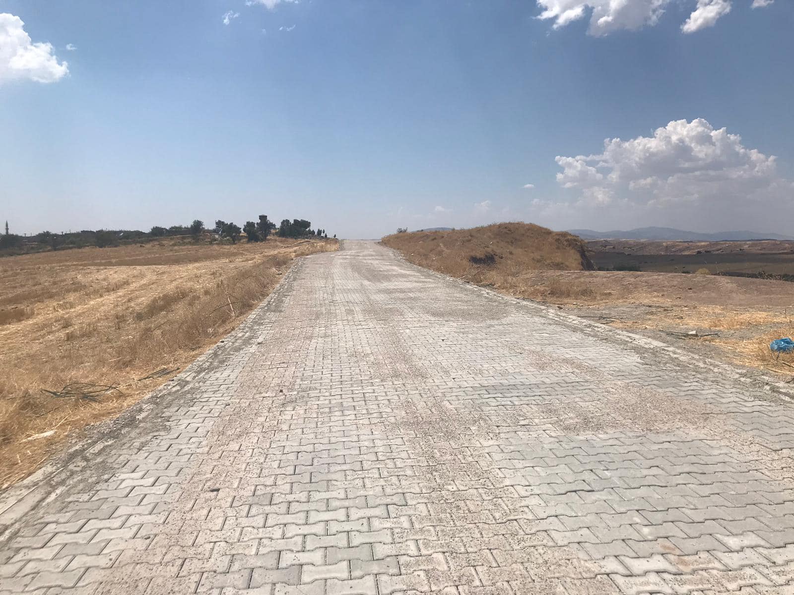 KÖYLERDE KİLİTLİ PARKE TAŞI DÖŞEME ÇALIŞMASI