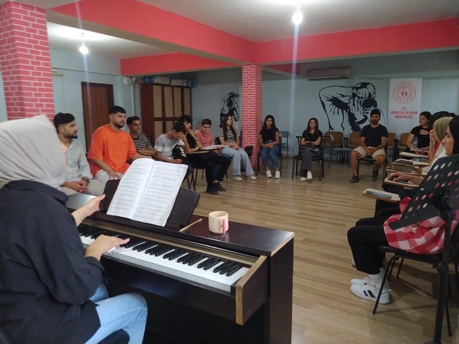 MÜZİK ÖĞRETMENLİĞİ İÇİN KURSLAR AÇILDI