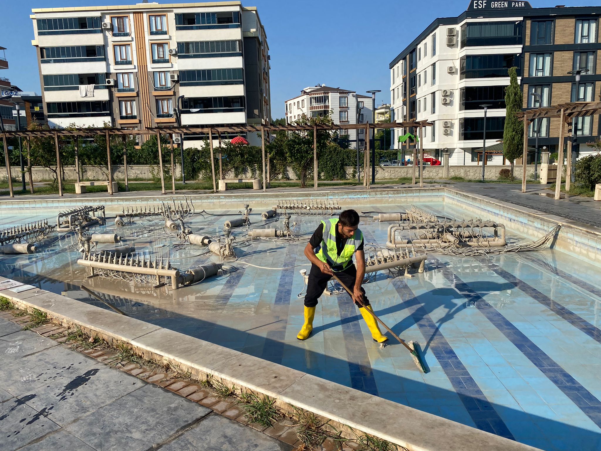 SÜS HAVUZLARI VE PARKLARIN BAKIM VE ONARIMINI GERÇEKLEŞTİ