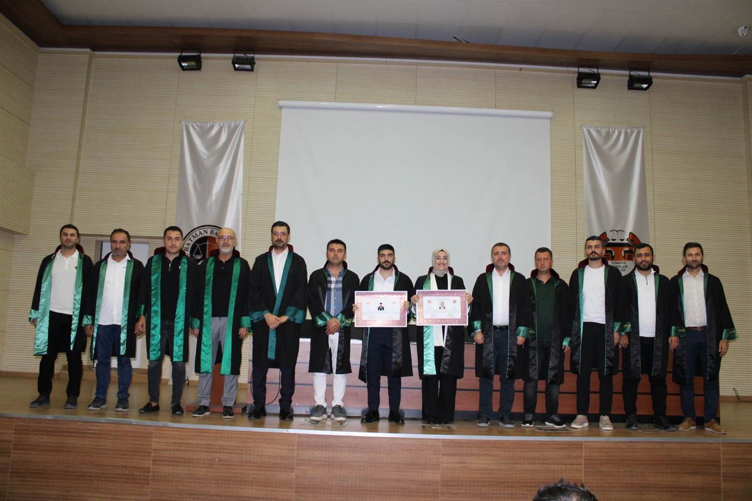 YEMİN EDİP AVUKAT OLDULAR