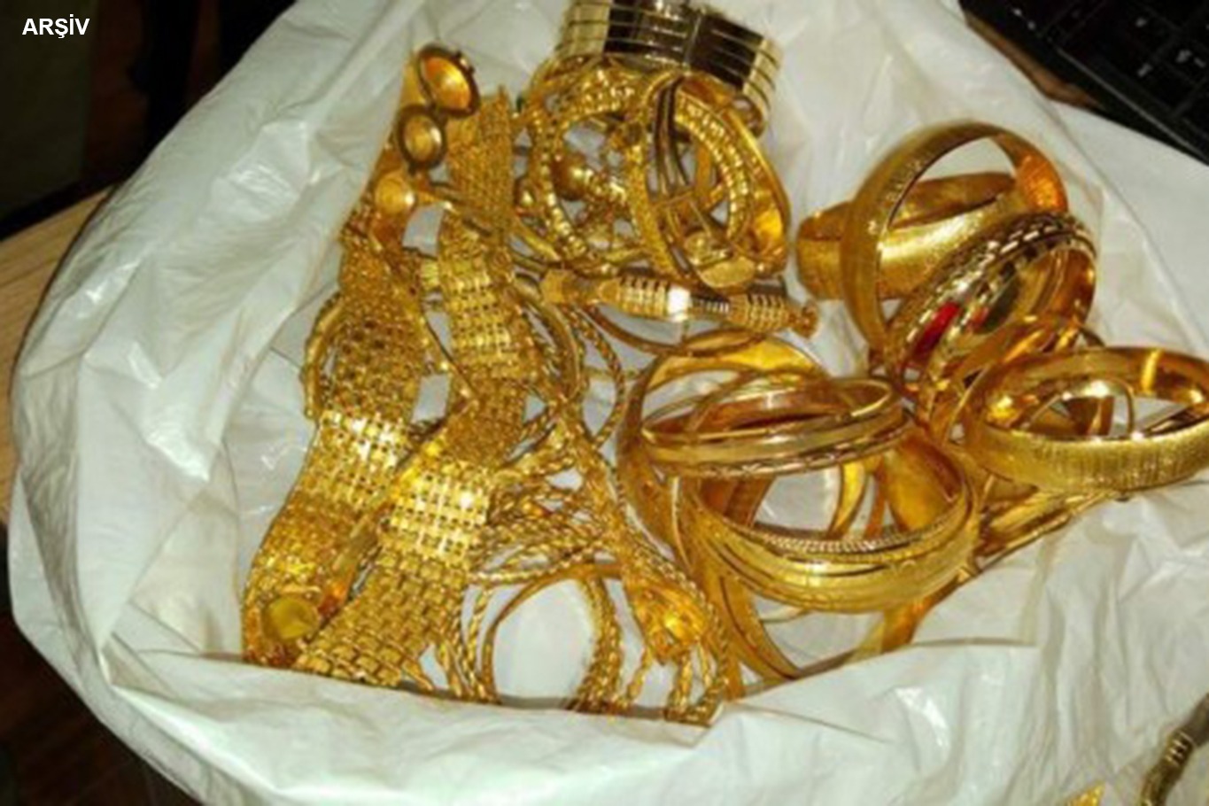 BİR KİLO ALTIN YANLIŞLIKLA ÇÖPE ATILDI