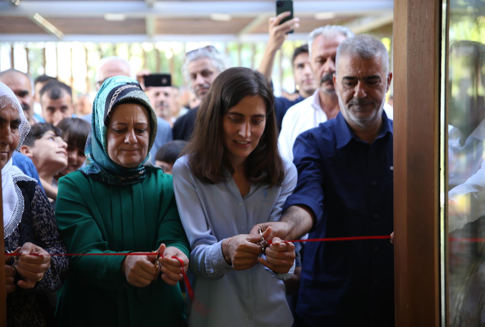 BELEDİYEDEN YENİ KİTAP KAFE