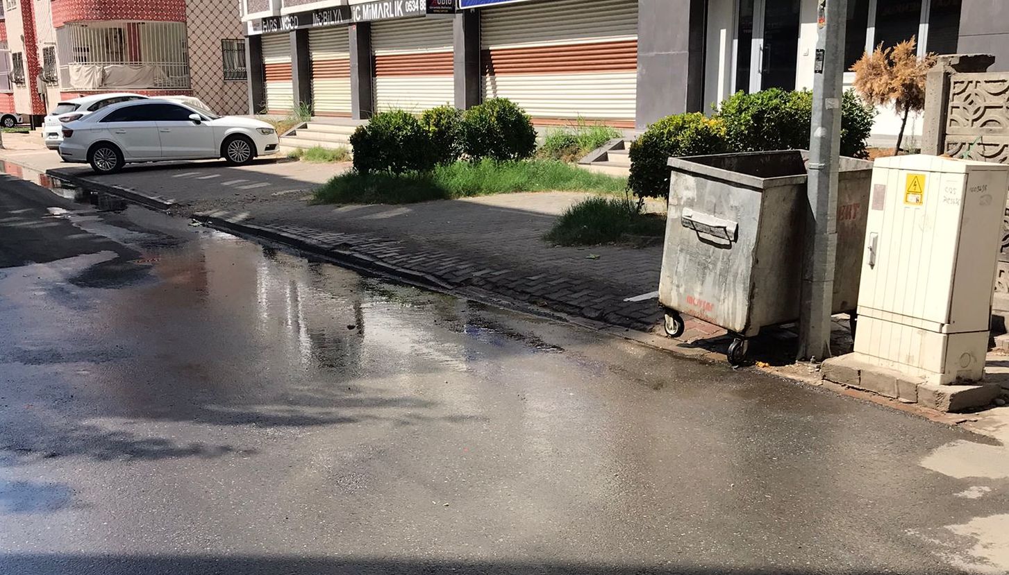 BAHÇELİEVLER GÜL SOKAK’TA ÇÖP SORUNU