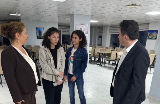 ÖZDEMİR, ÖĞRENCİLERİ DİNLEDİ