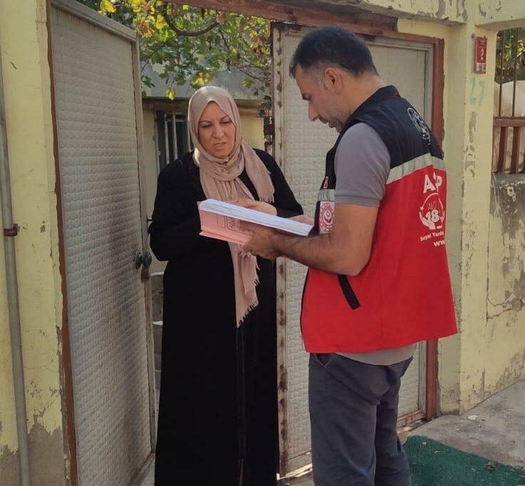 EKİPLER, İHTİYAÇ SAHİPLERİNİN TALEPLERİNİ DEĞERLENDİRİYOR