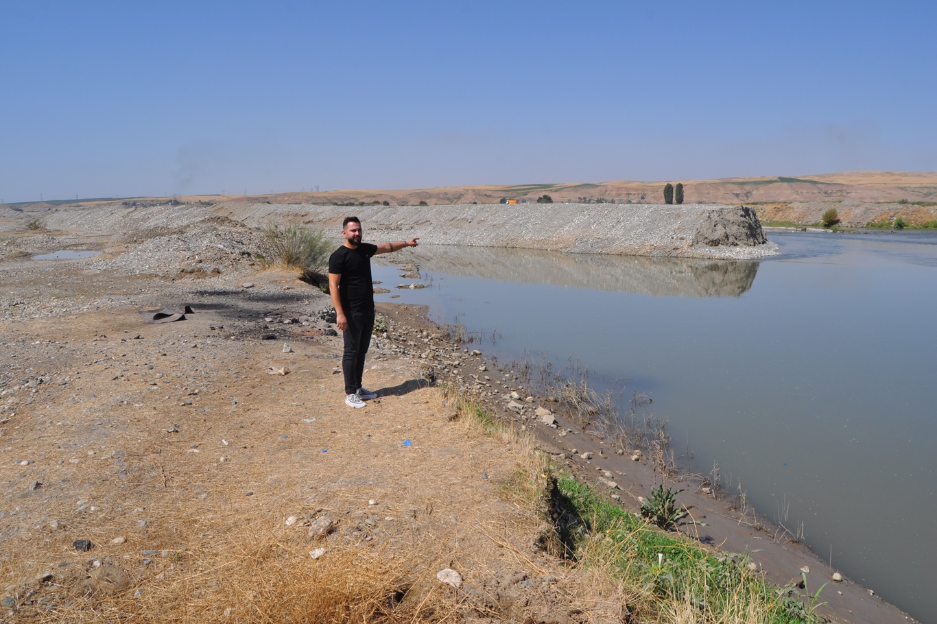GÖZLERİ YENİ YERLERİNİN BİRAN ÖNCE BİTMESİNDE