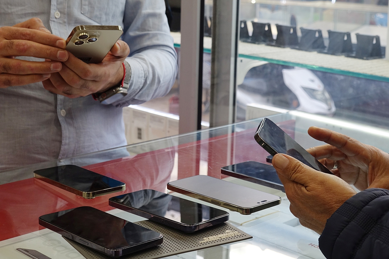 “GSM FİRMALARININ FAHİŞ FİYAT ARTIŞLARINA KİMSE DUR DEMEYECEK Mİ?”