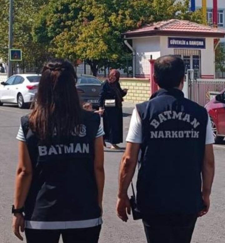 GÜVENLİ OKULLAR İÇİN NARKO ALAN UYGULAMASI DEVAM EDİYOR