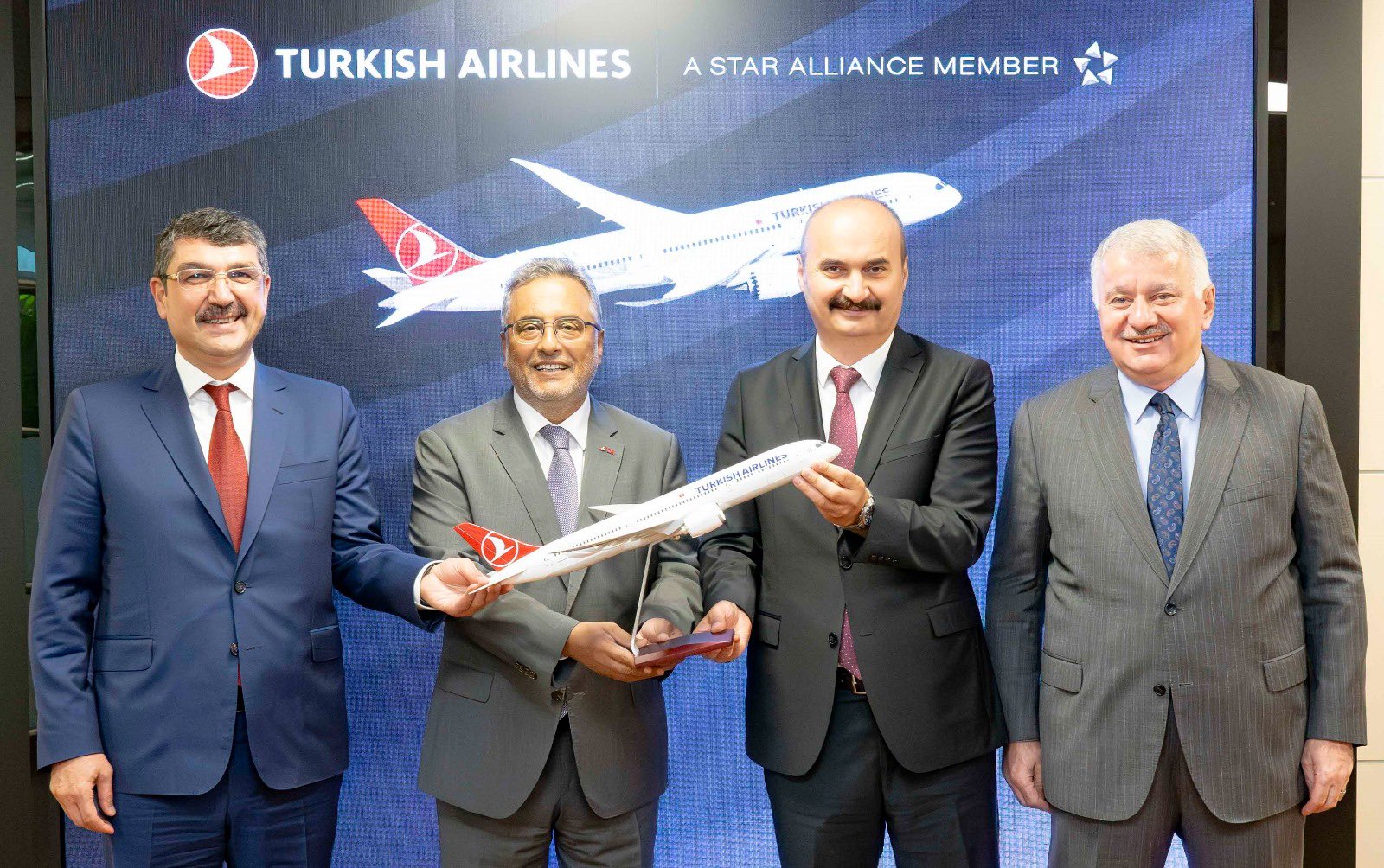 BATMAN’DA UÇAK SEFERLERİ İÇİN THY’YE ZİYARET