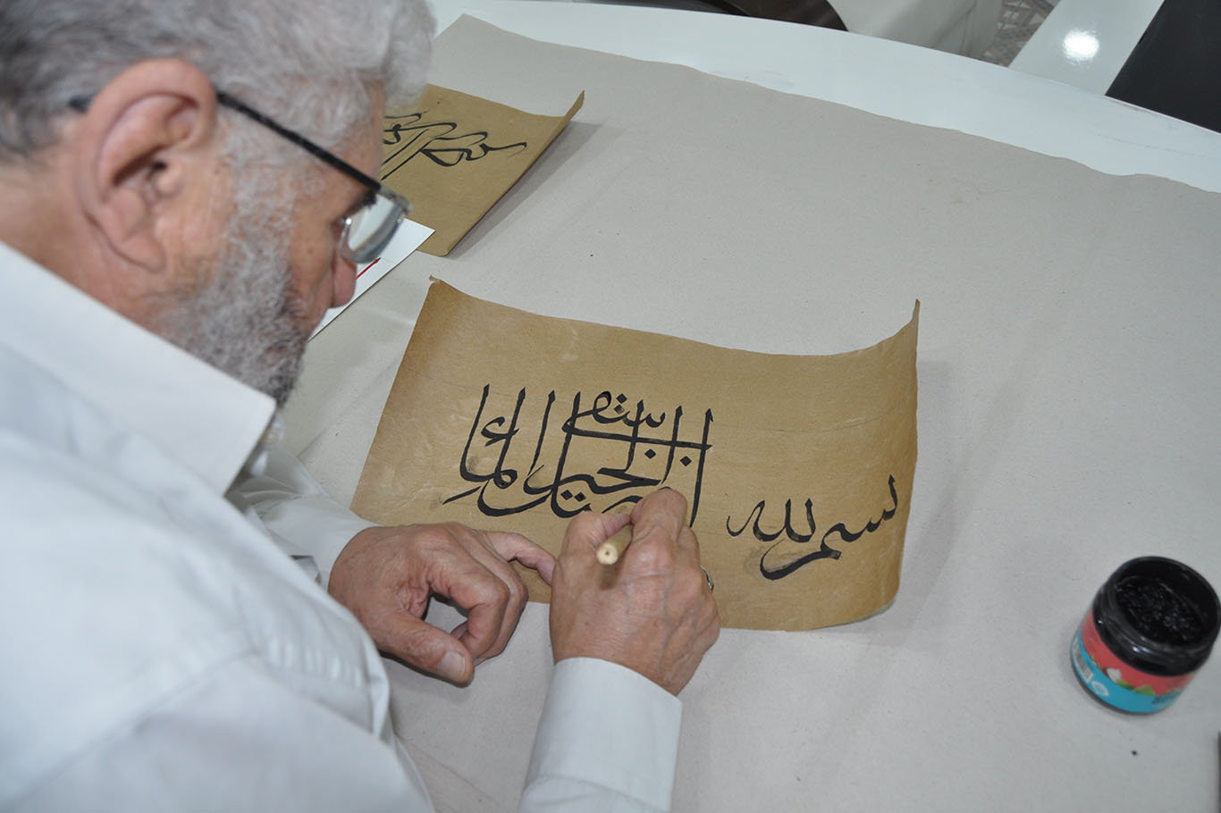 HATTAT BEYCA, SANATINI GELECEĞE TAŞIMAK İSTİYOR