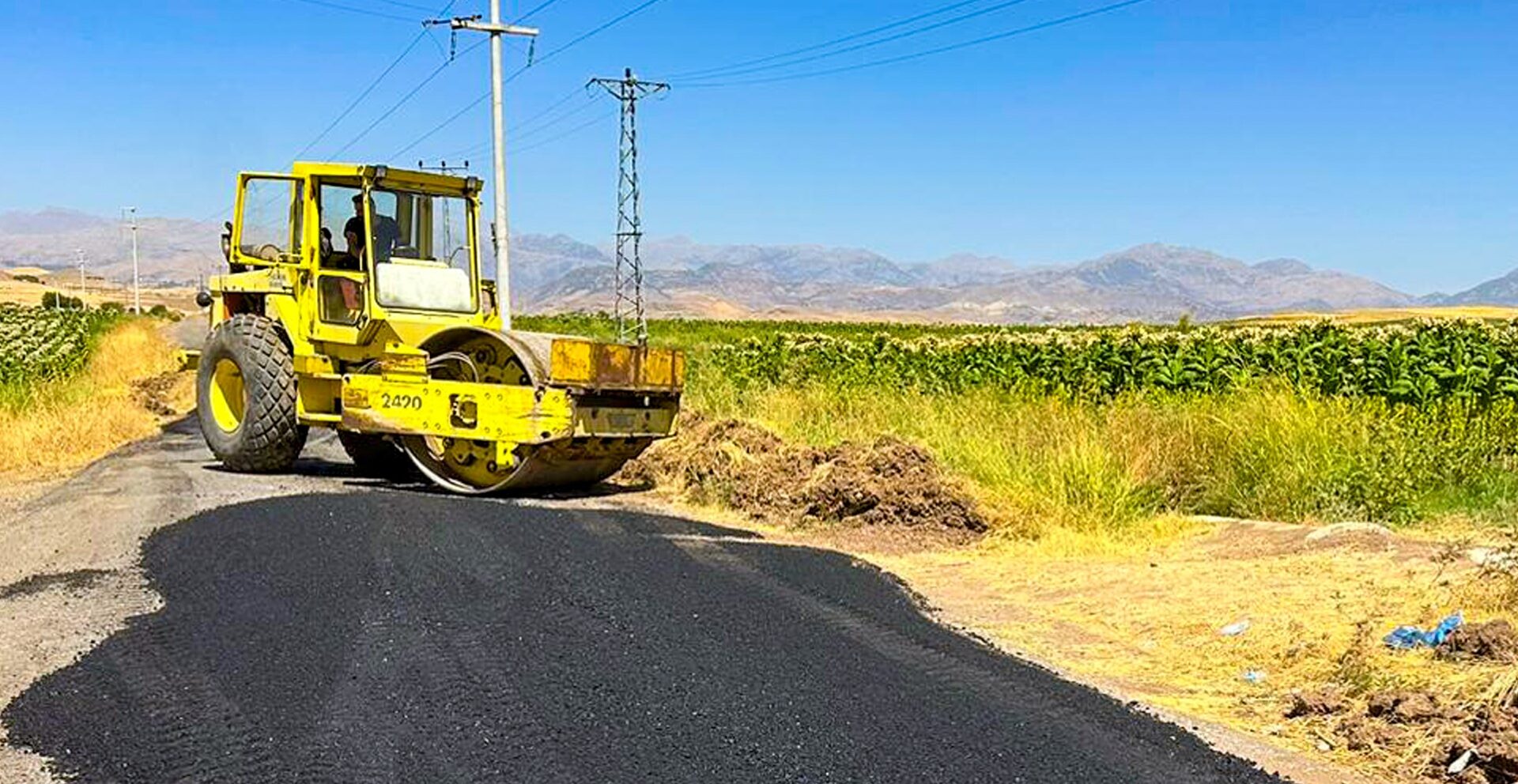KÖY YOLLARINDA YAMA ÇALIŞMALARI DEVAM EDİYOR