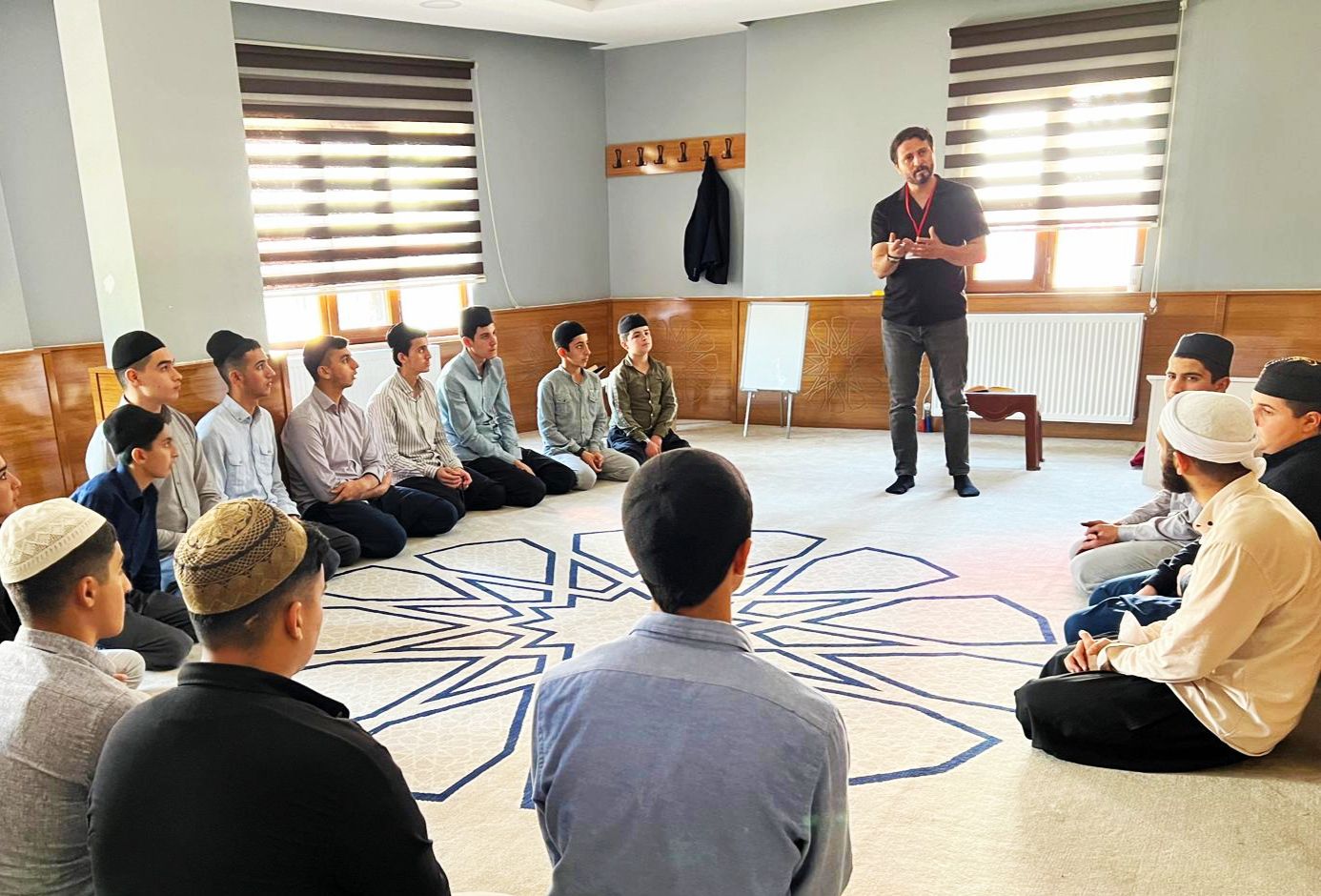 KURSİYERE EĞİTİMLER VERİLDİ