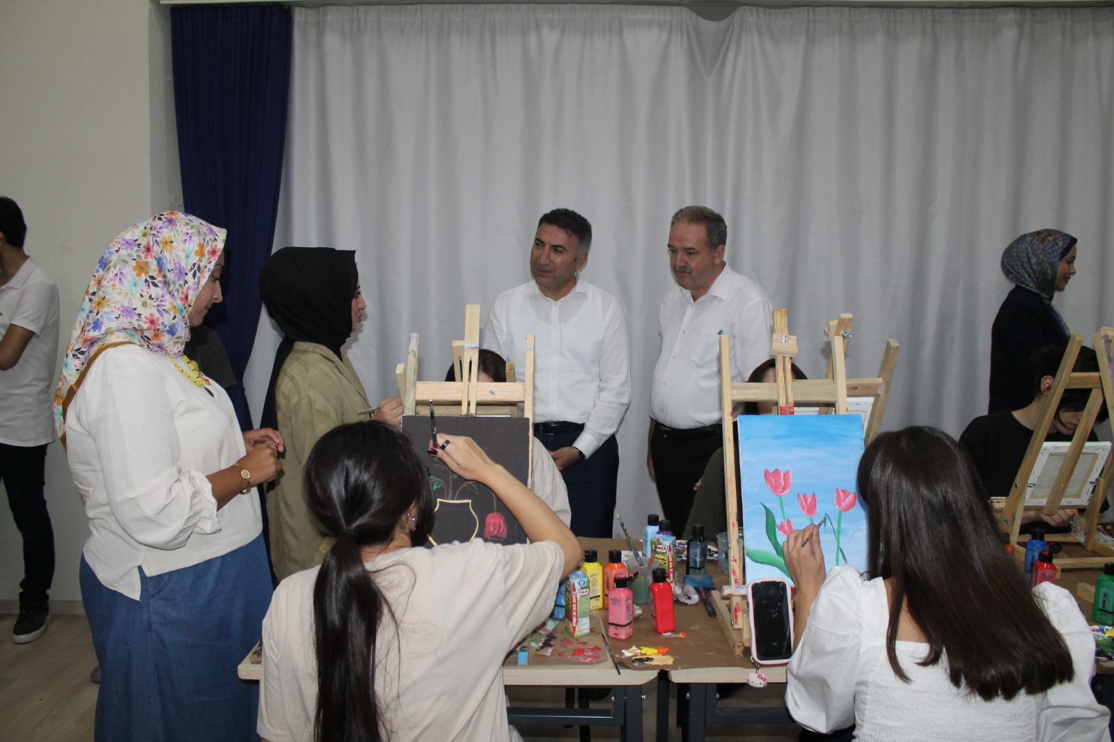 REKTÖR DEMİR’DEN ÇOCUKLARA ANLAMLI ZİYARET