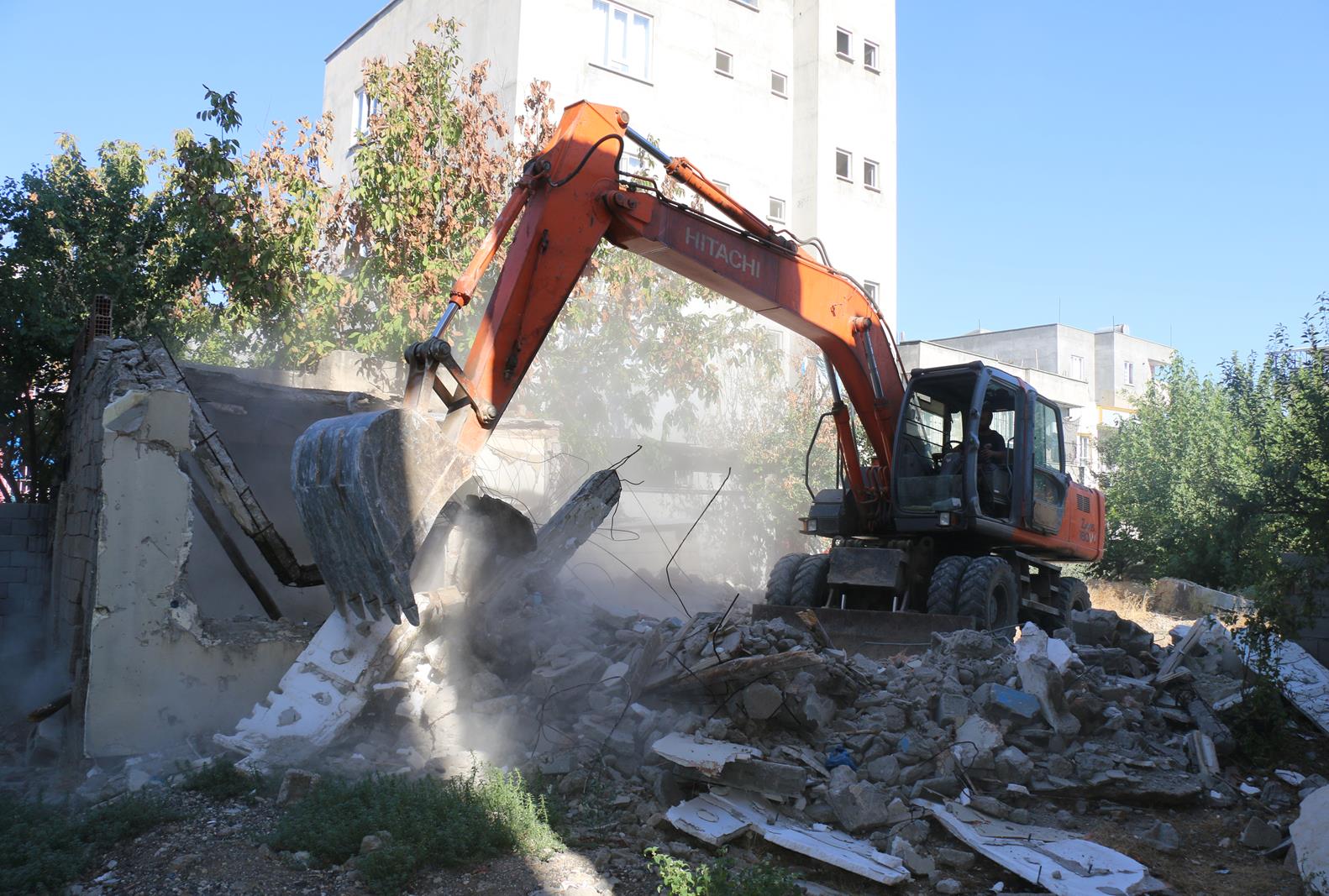 METRUK BİNALAR YIKILIYOR