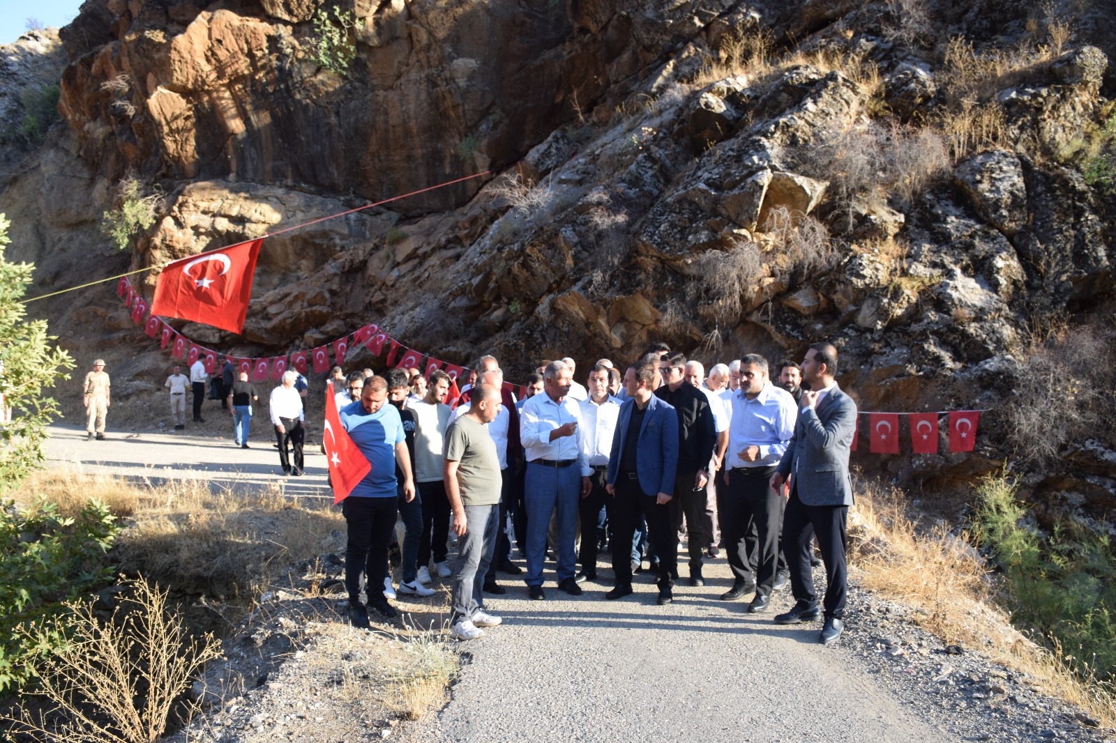 DEĞİRMENDERE ŞEHİTLERİ 32. YILINDA DUALARLA ANILDI