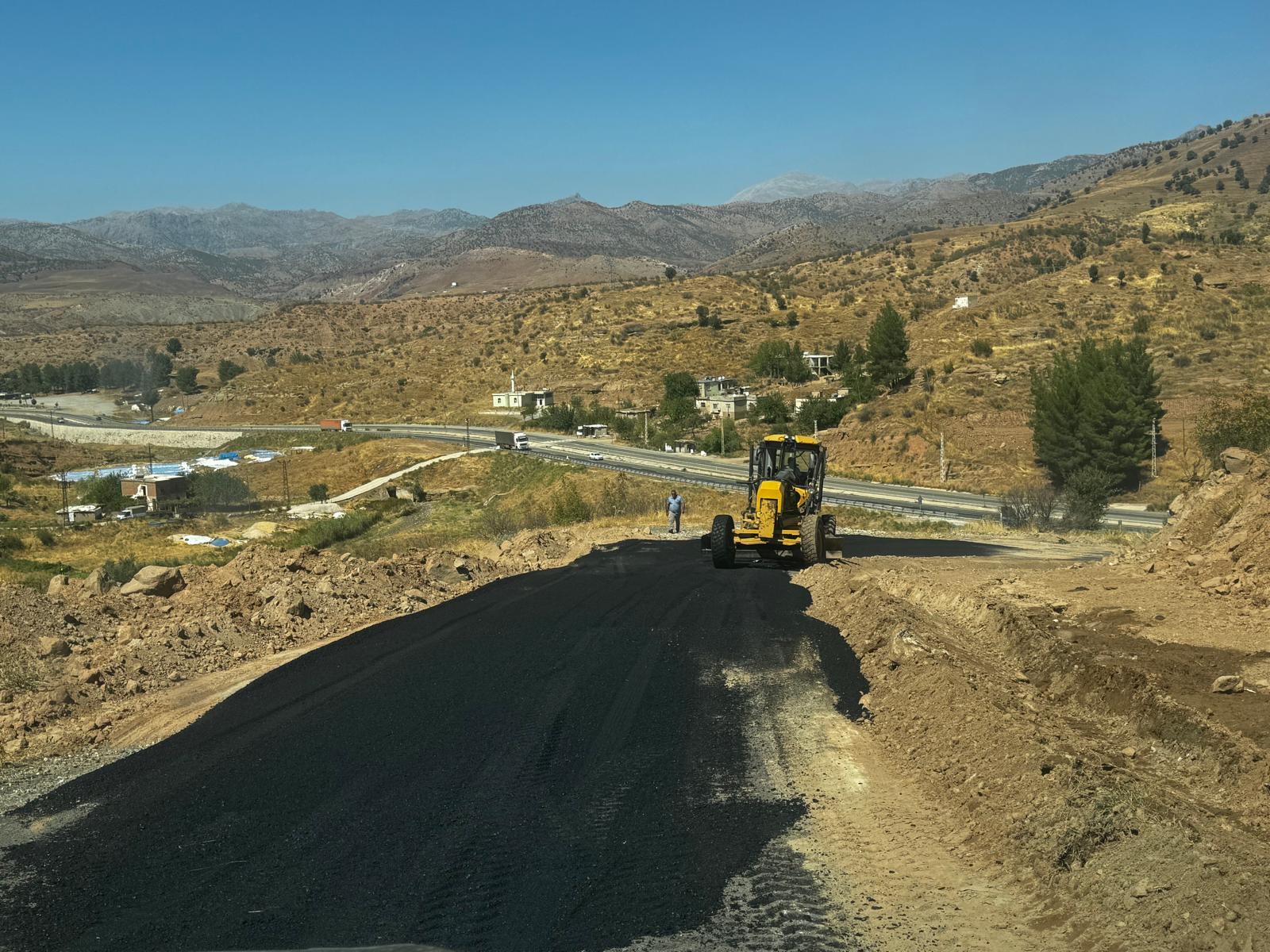 KOZLUK’TA KÖYLERE YÖNELİK ALTYAPI ÇALIŞMALARI HIZ KESMEDEN DEVAM EDİYOR