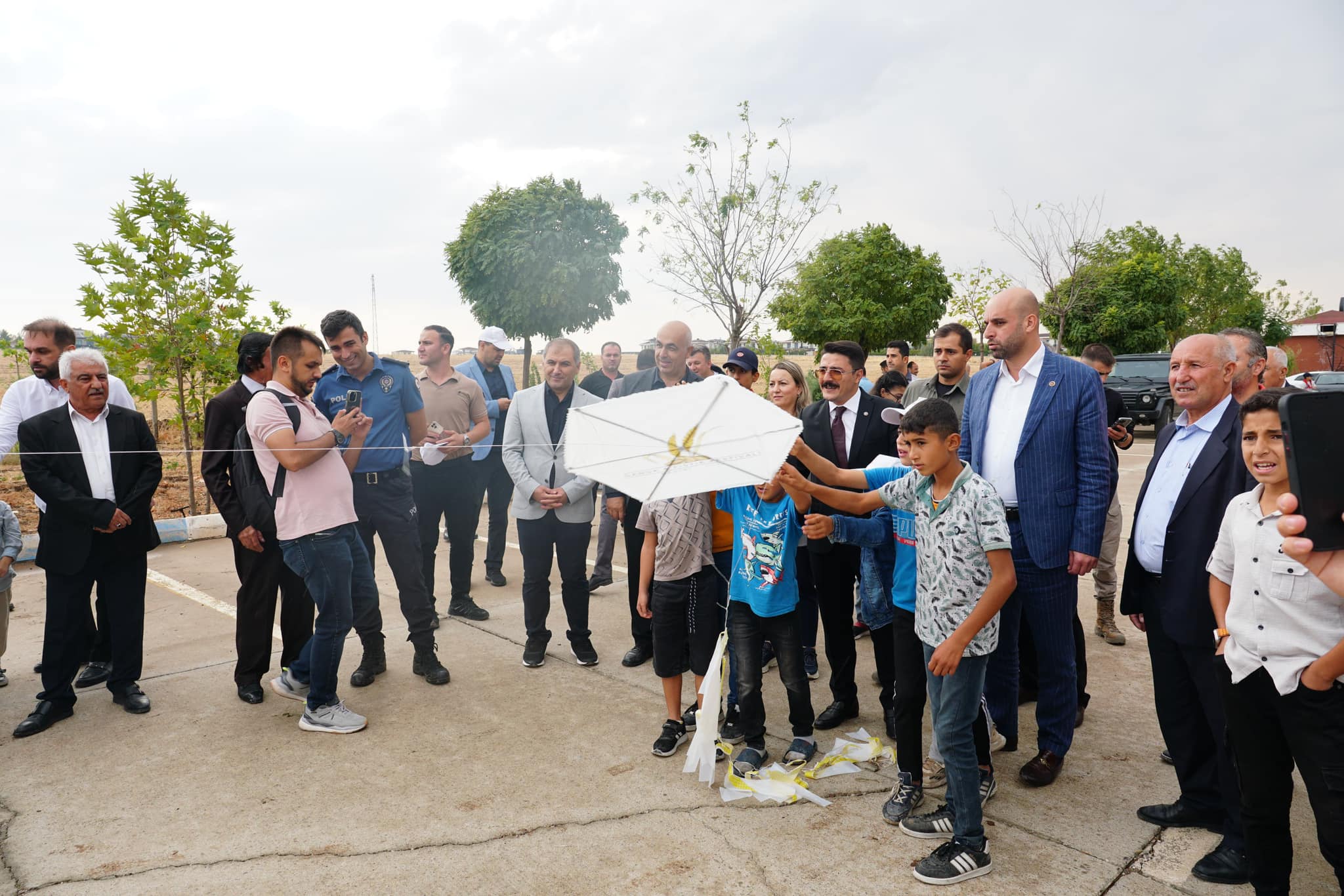 BEŞİRİ’DE UÇURTMA ŞENLİĞİ DÜZENLENDİ