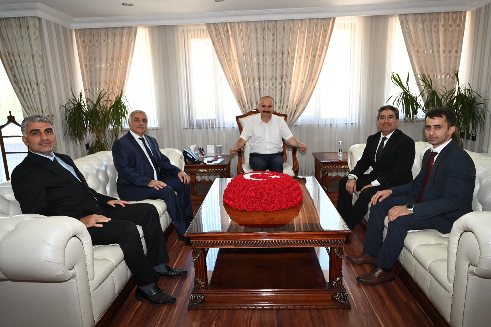 VALİ CANALP, METEOROLOJİ MÜDÜRLERİNİ KABUL ETTİ