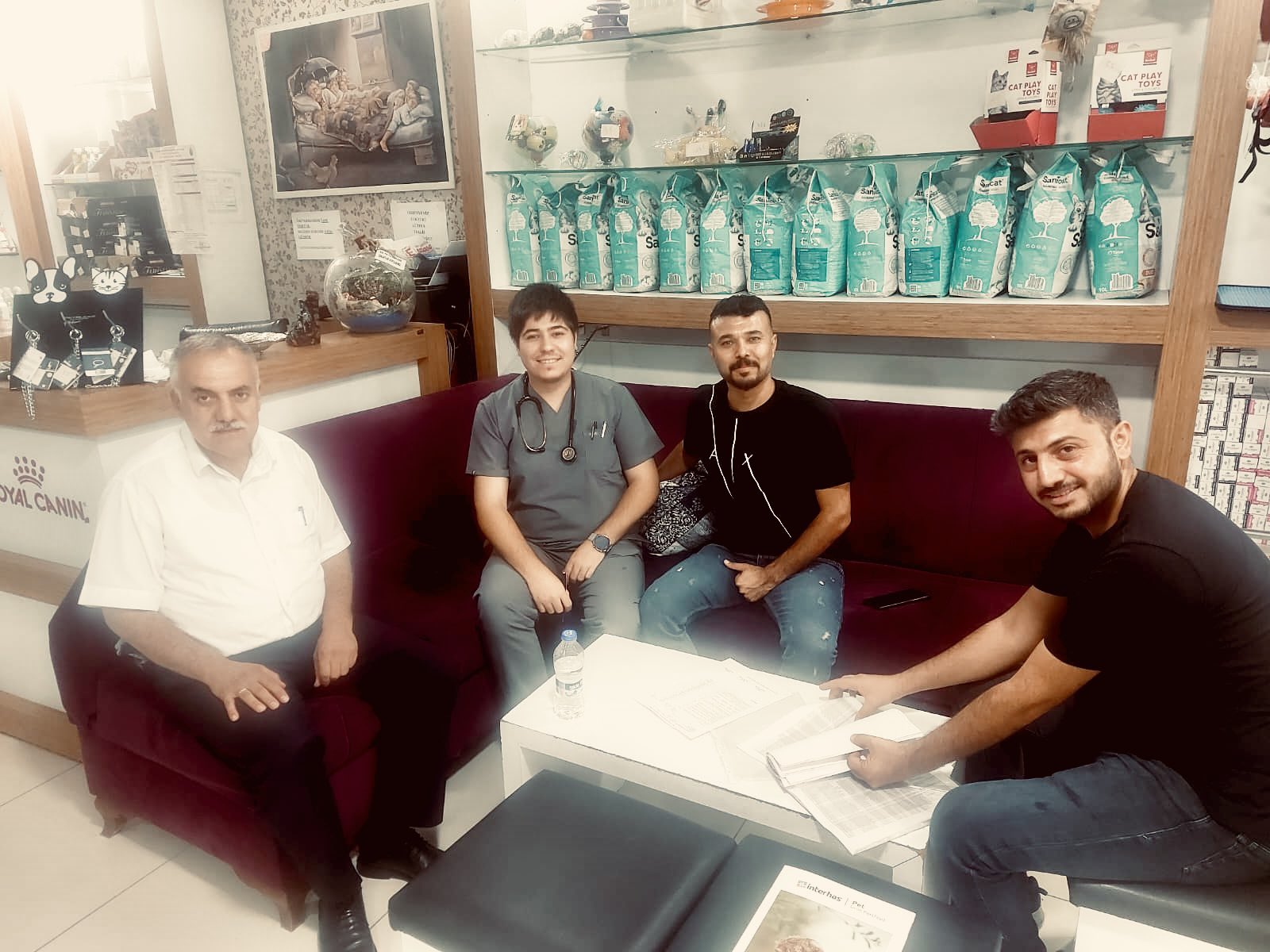 MÜDÜR AYDIN’DAN VETERİNER KLİNİKLERİNE ZİYARET