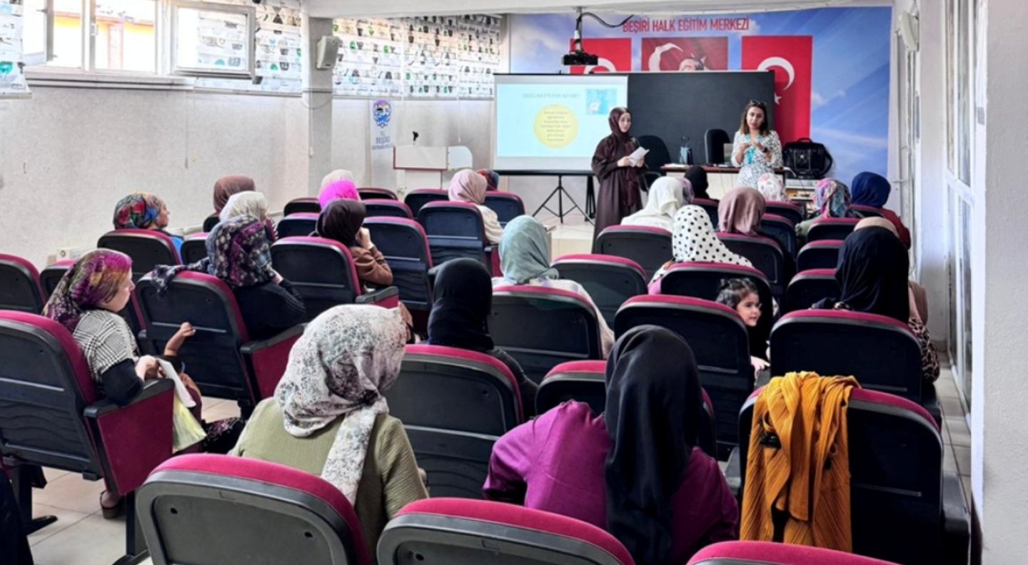 GEBELİK OKULU, ANNE ADAYLARINI SAĞLIKLI BİR DOĞUM SÜRECİNE HAZIRLIYOR