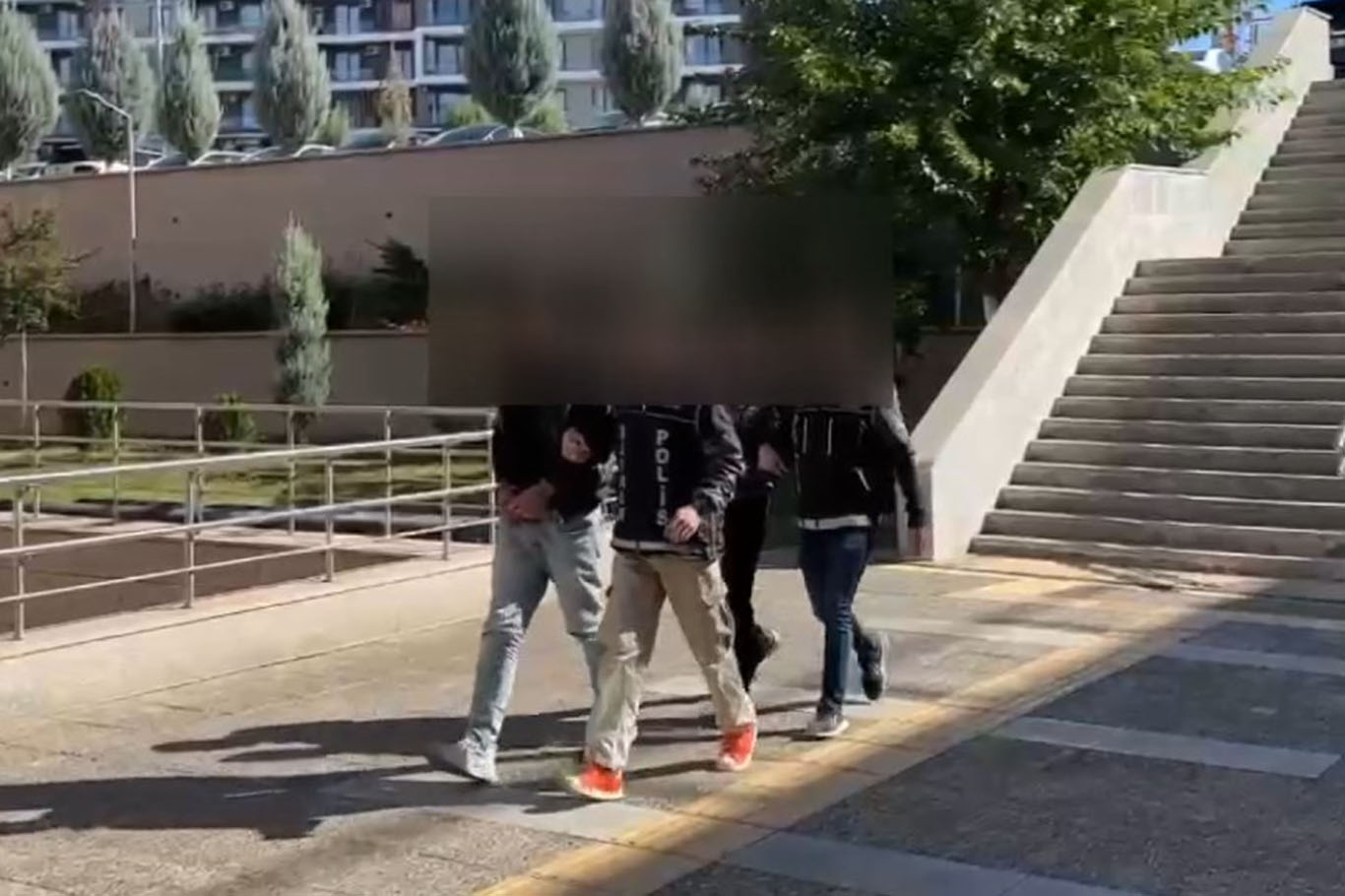 906 GRAM BONZAİ ELE GEÇİRİLDİ: 2 KİŞİ TUTUKLANDI