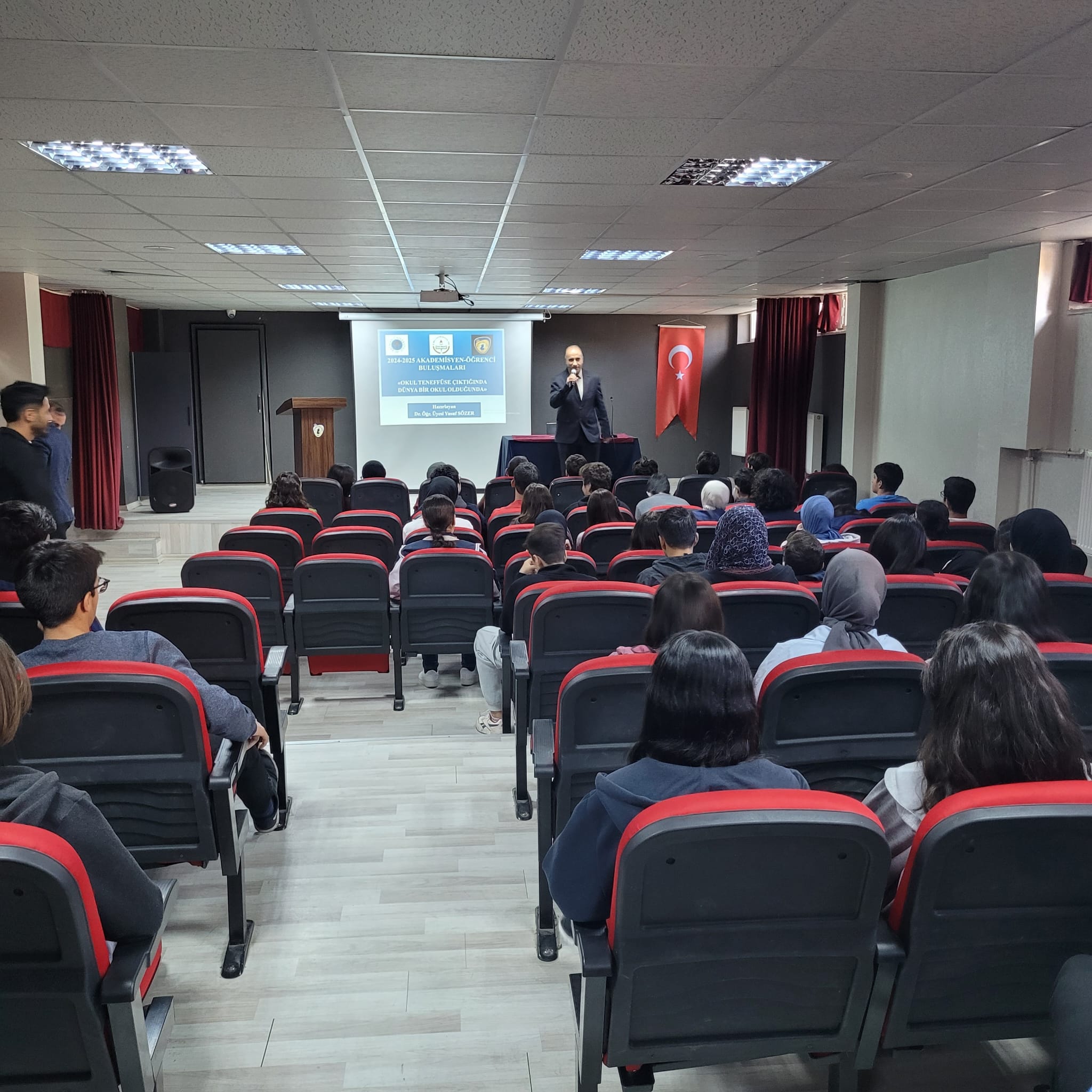 AKADEMİSYEN-ÖĞRENCİ BULUŞMALARI DEVAM EDİYOR