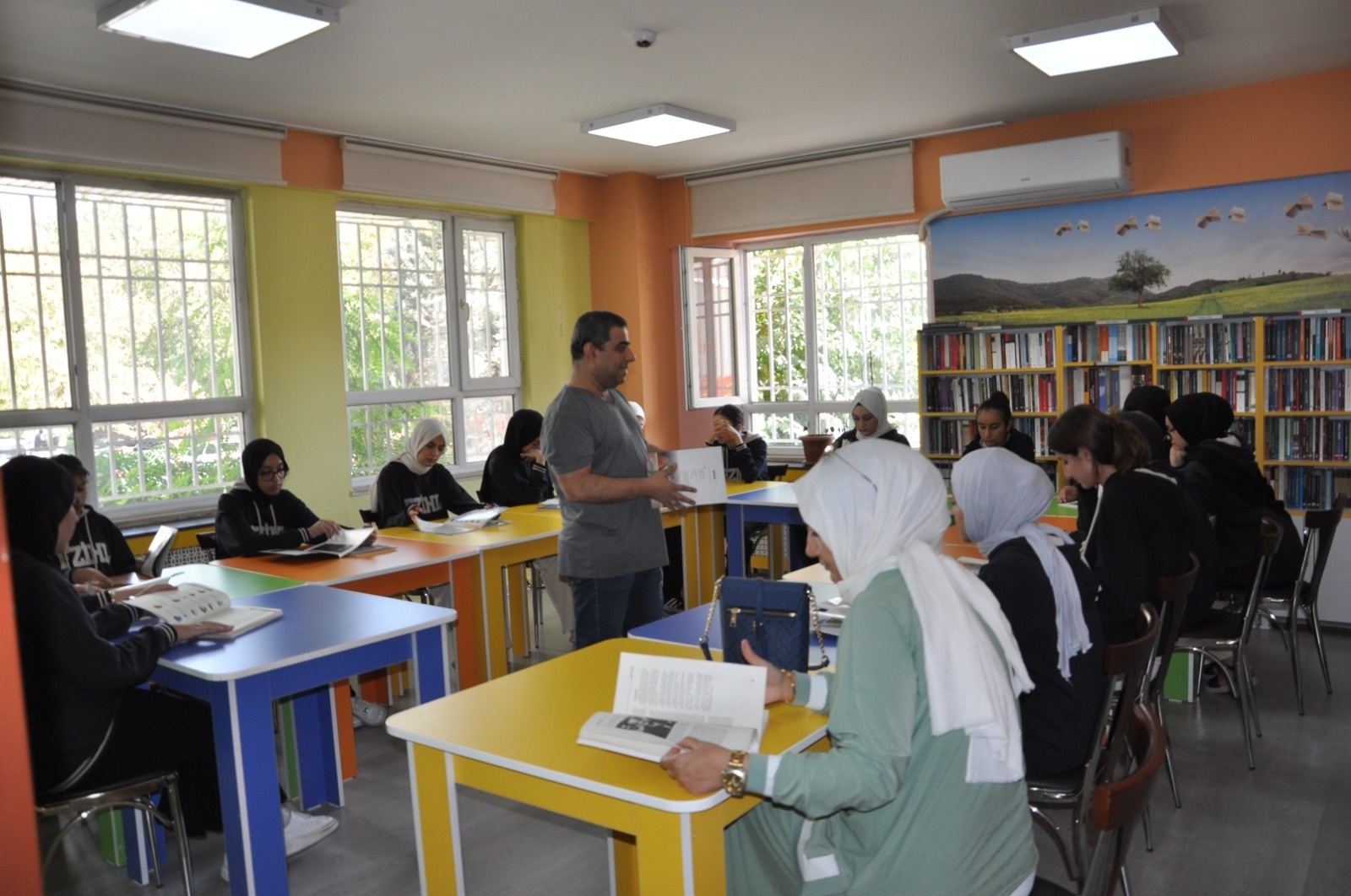 ANADOLU MEKTEBİ KİTAP OKUMA PROGRAMI YENİ DÖNEME BAŞLADI