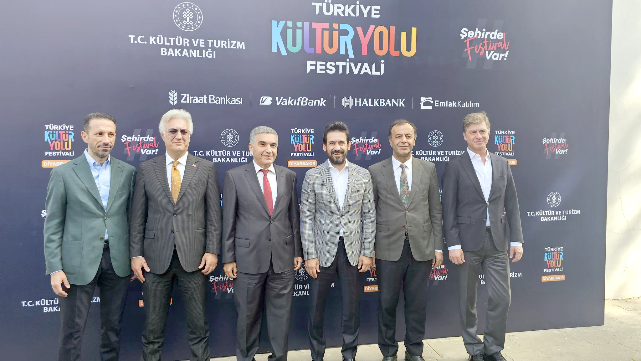 ASLANLI, DİYARBAKIR’DA TİYATRO FESTİVALİ İÇİN DESTEK İSTEDİ