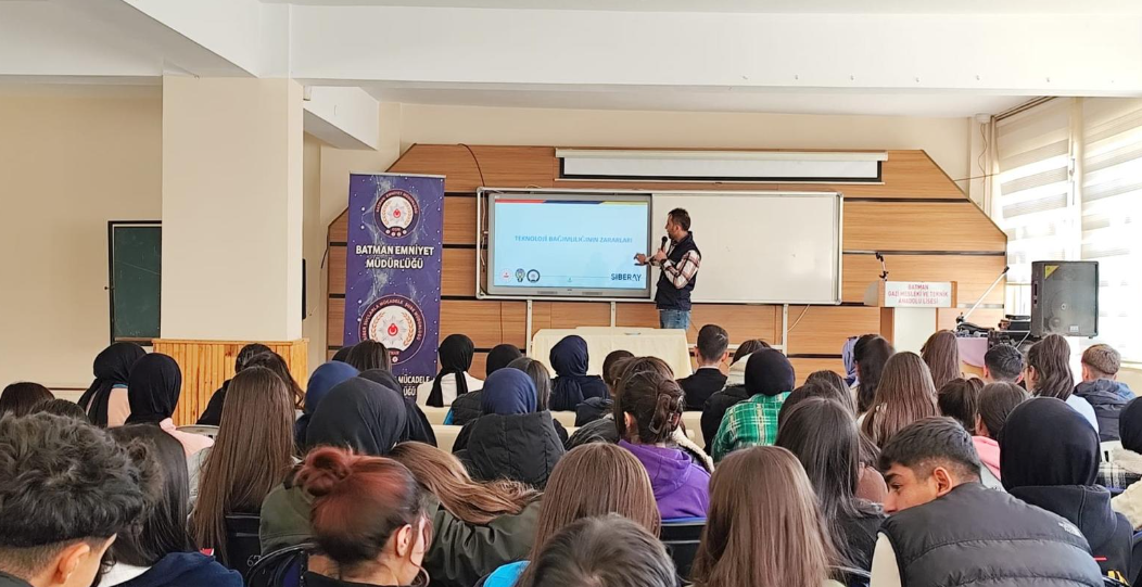 ÖĞRENCİLERE SİBER GÜVENLİK EĞİTİMİ