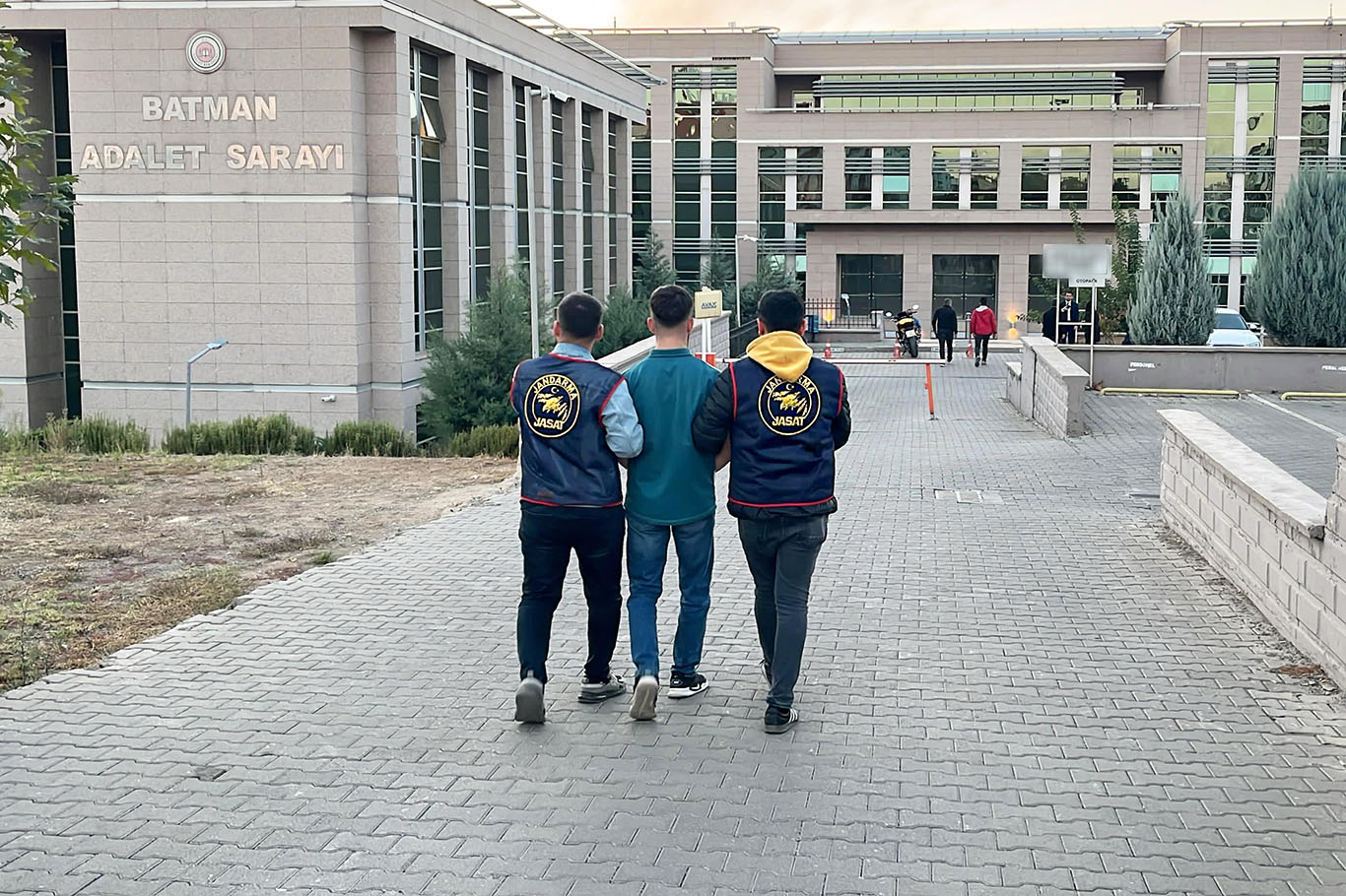 FİRARİ CEZAEVİ MAHKUMU YAKALANDI