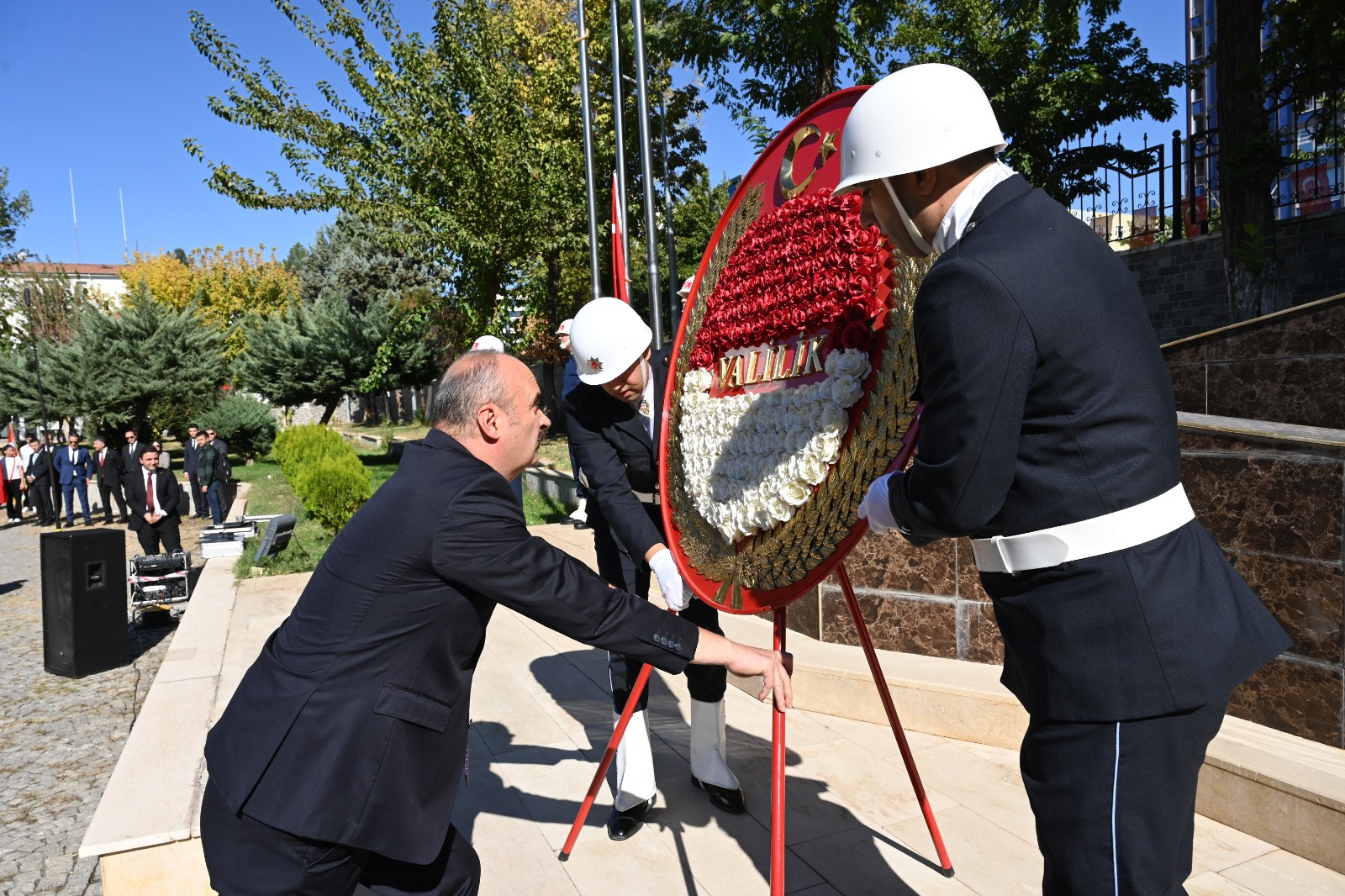 CUMHURİYET BAYRAMI ÇELENK SUNMA TÖRENİ GERÇEKLEŞTİRİLDİ