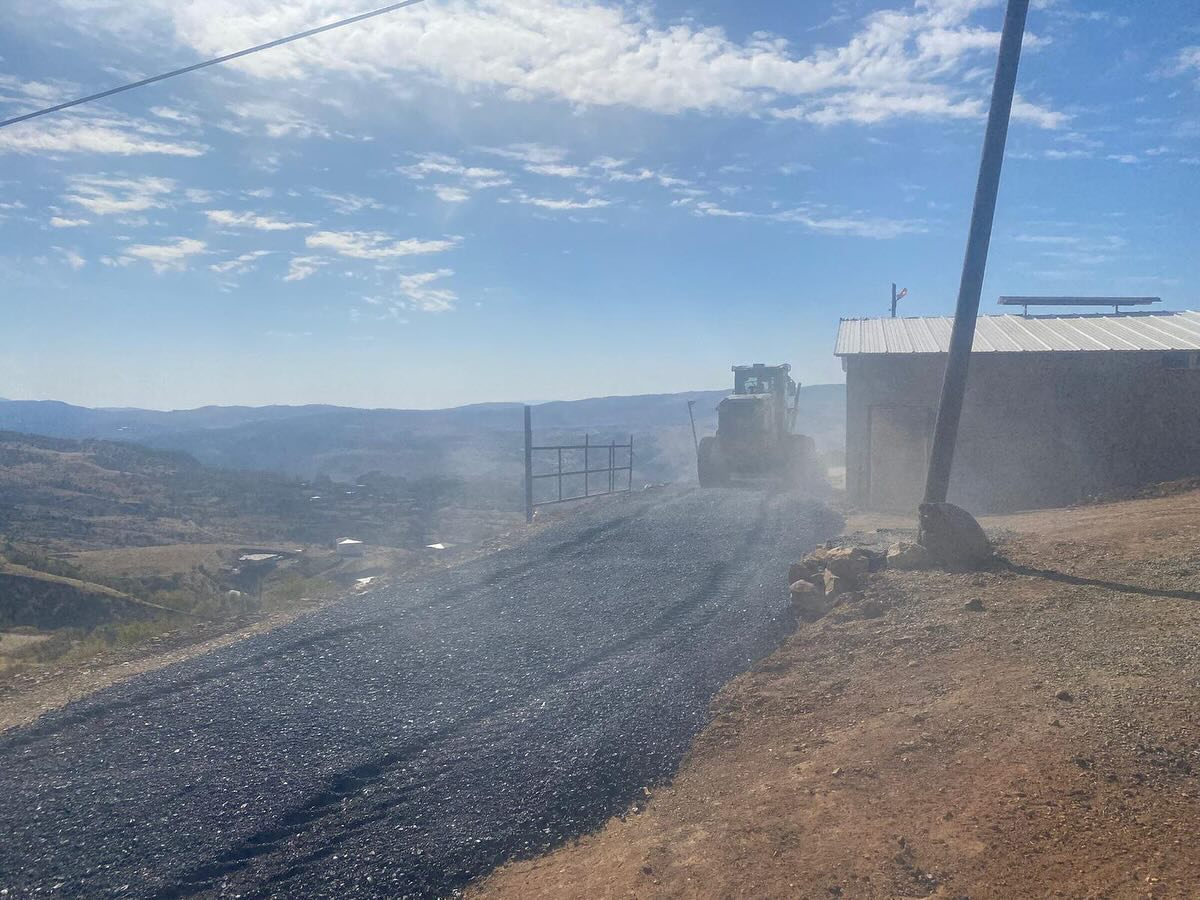 KÖY YOLLARINDA 1600 TON ASFALT YAMA ÇALIŞMASI BAŞLATILDI