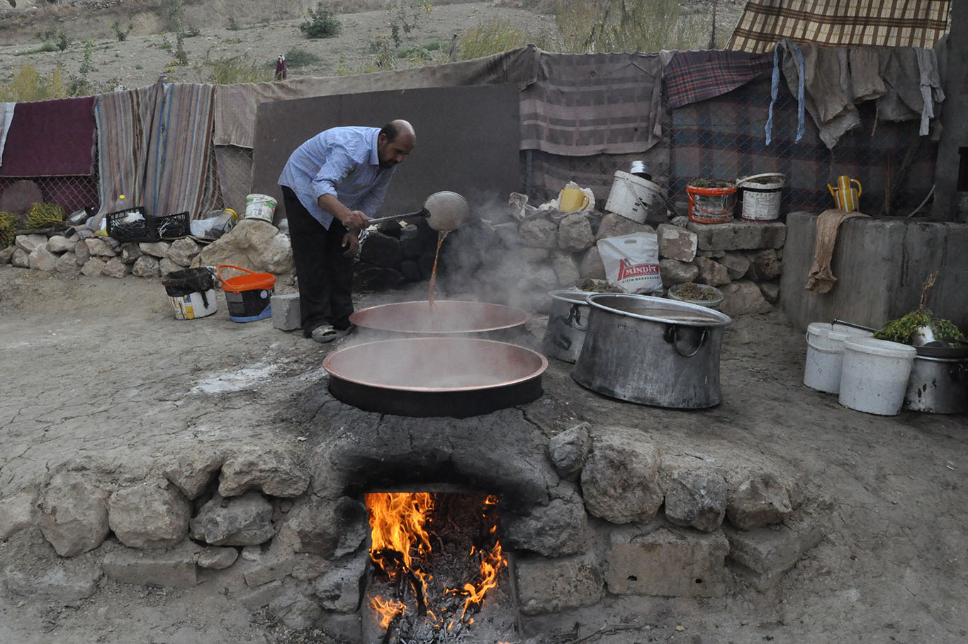 KÖYLERDE PEKMEZ MESAİSİ BAŞLADI