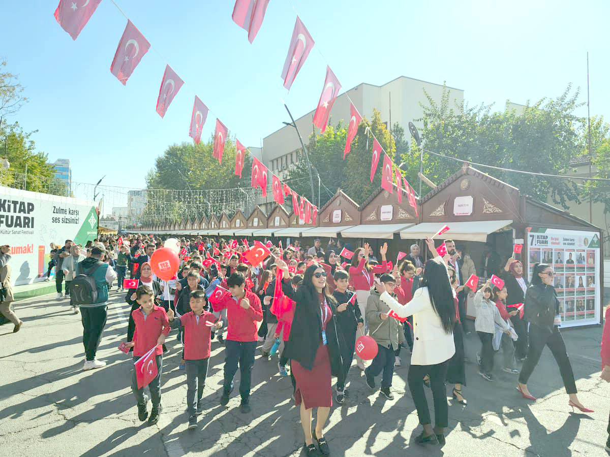 KOZLUK ÖĞRENCİLERİ KİTAP FUARI’NDA BULUŞTU