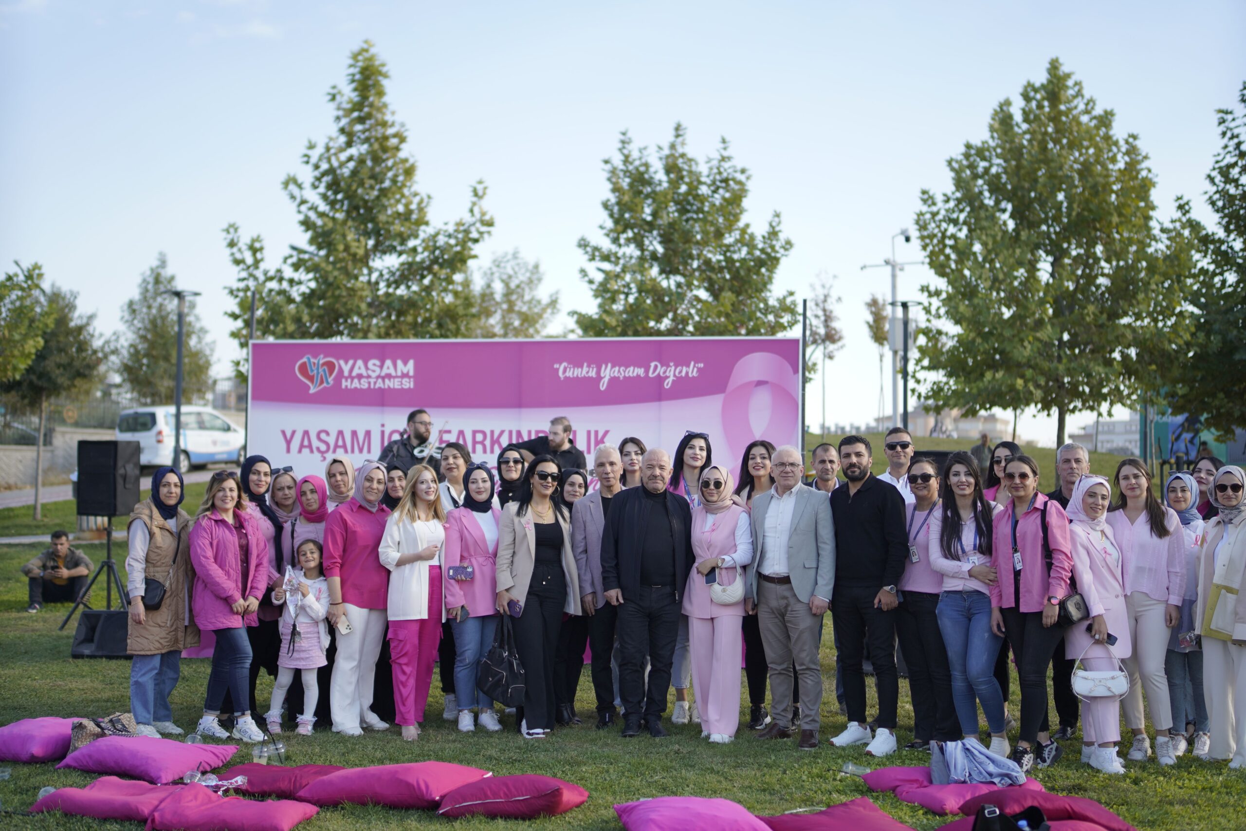 MEME KANSERİ FARKINDALIK ETKİNLİĞİ YOĞUN İLGİYLE GERÇEKLEŞTİRİLDİ