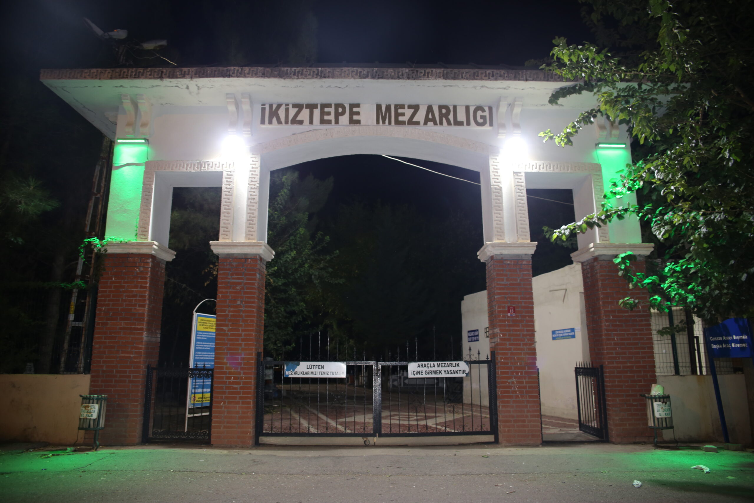 MEZARLIĞA MODERN AYDINLATMA SİSTEMİ
