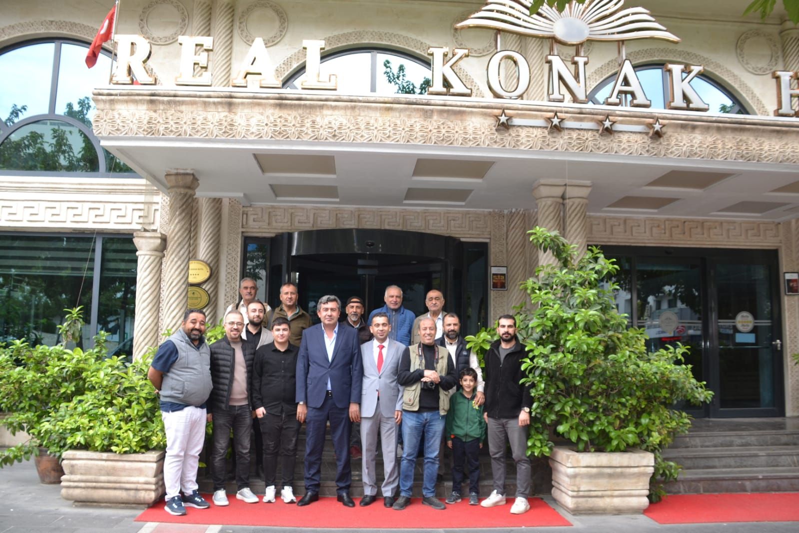 REAL KONAK, GAZETECİLERİ UNUTMADI