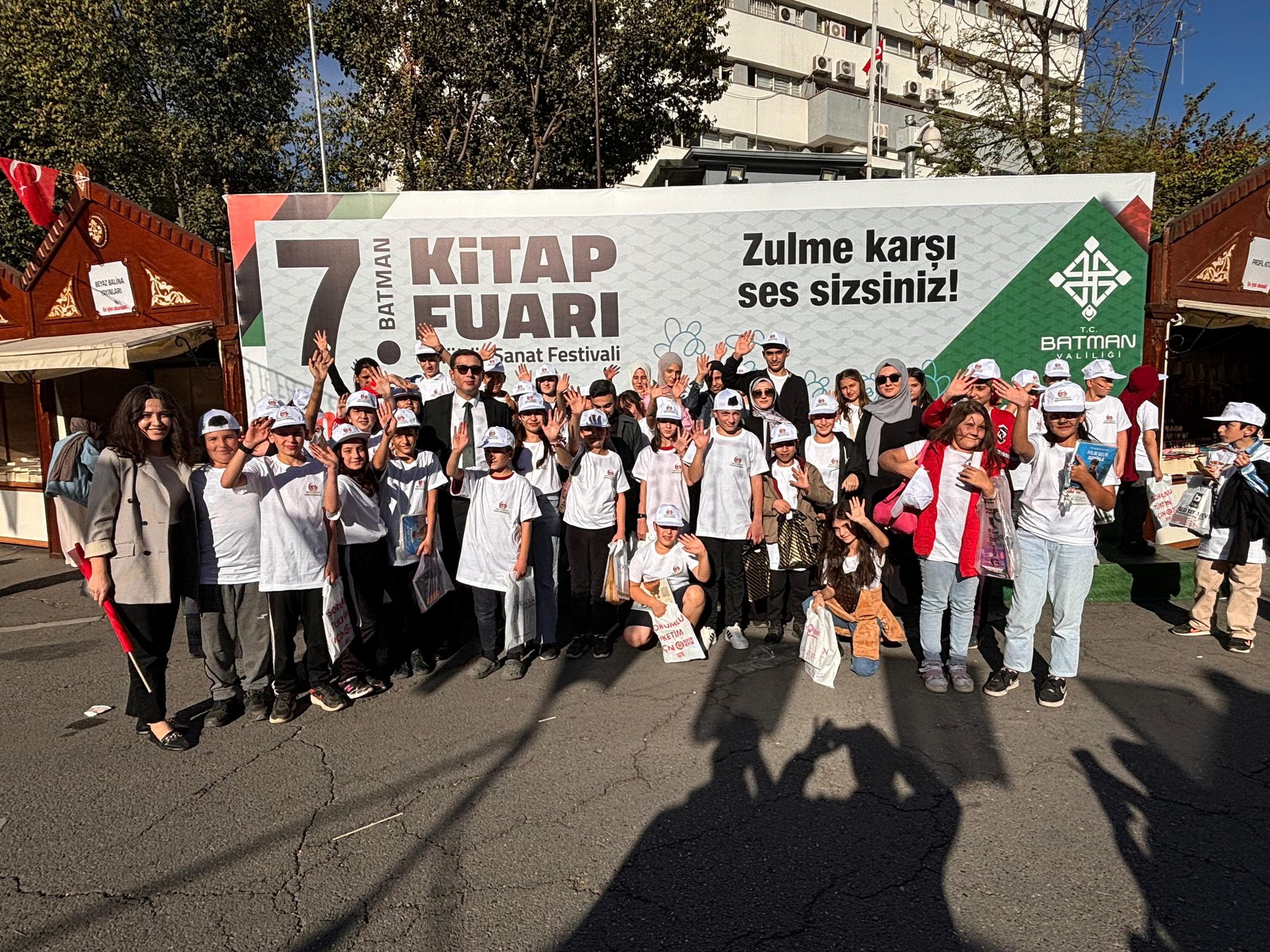 SASONLU ÖĞRENCİLER KİTAP FUARI’NDA KİTAPLARLA BULUŞTU