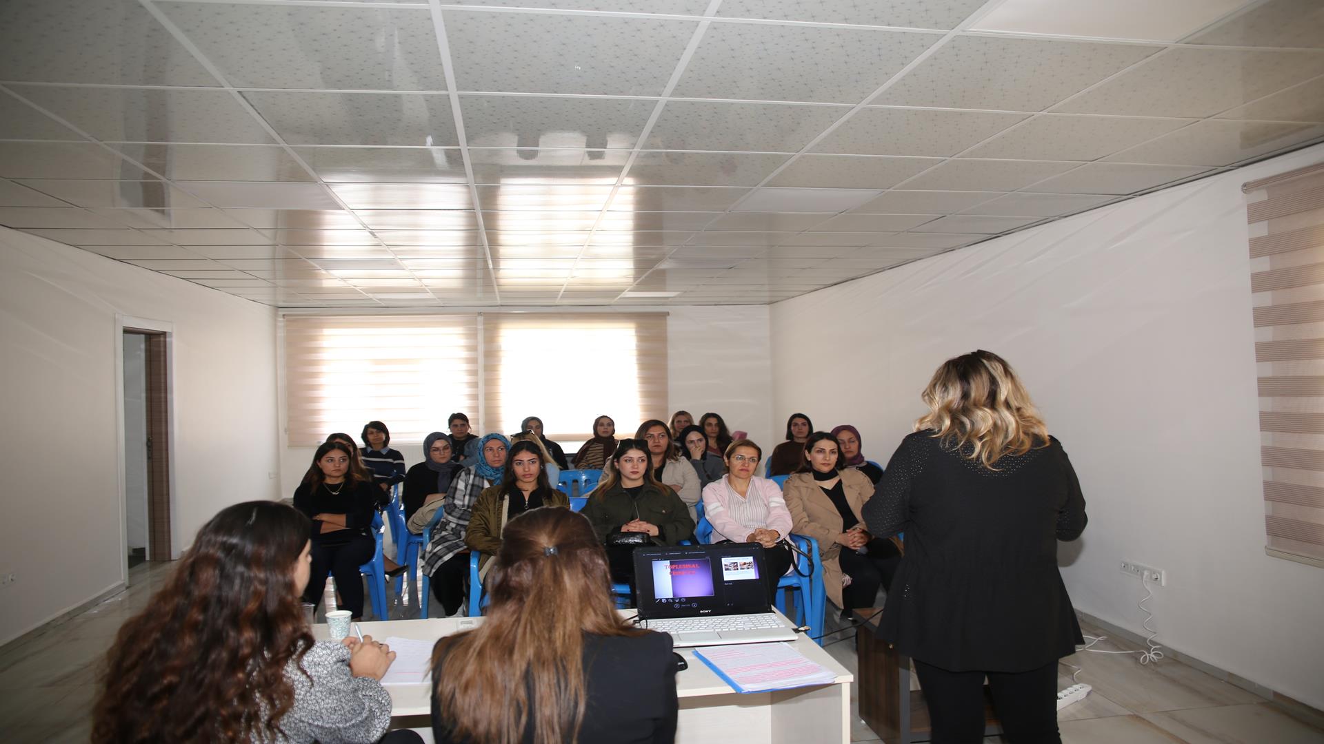 TOPLUMSAL CİNSİYET EŞİTLİĞİ EĞİTİMLERİ DEVAM EDİYOR