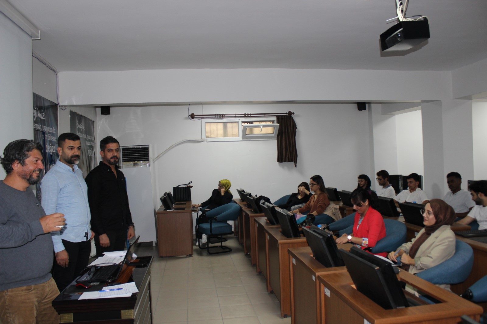 ÜNİVERSİTE ÖĞRENCİLERİNE ÜCRETSİZ MUHASEBE EĞİTİMİ