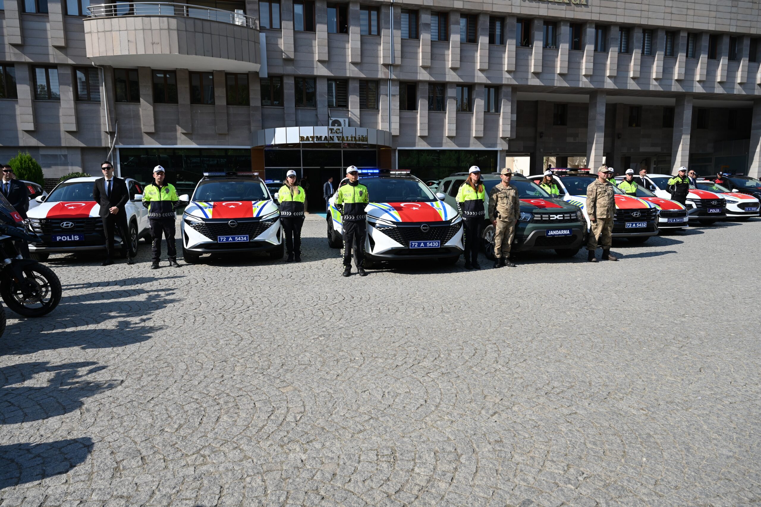 VALİLİKTEN GÜVENLİK GÜÇLERİNE YENİ ARAÇ DESTEĞİ